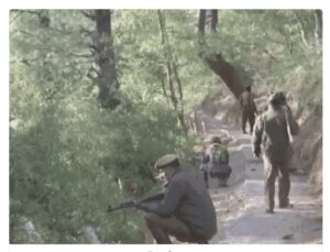 सर्च ऑपरेशन में लगे सेना के जवान 