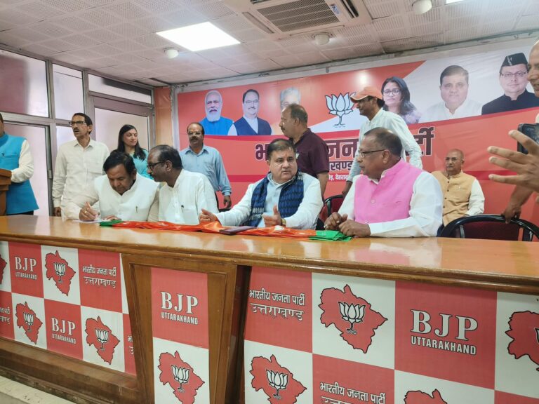 कांग्रेस के पूर्व उपाध्यक्ष और कई प्रकोष्ठों के पदाधिकारियों ने ली भाजपा की सदस्यता